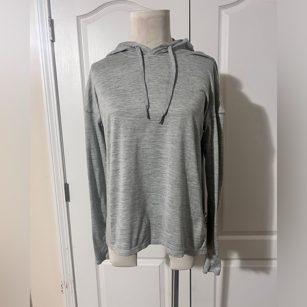 GAIAM Lightweight Hooded Open Back Workout Shirt with Thumbholes - sz M